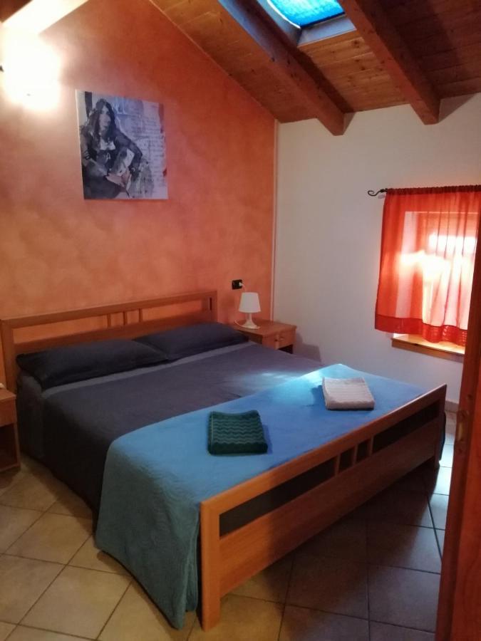 דירות Stazzona Casa Vacanze Ca' Manara מראה חיצוני תמונה